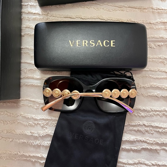 Versace sunglasses - Picture 3 of 7